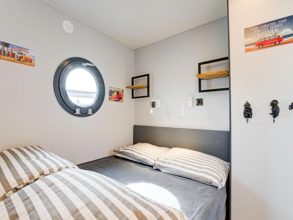 Beautiful Houseboat In Marina Of Volendam Hotel Exterior photo