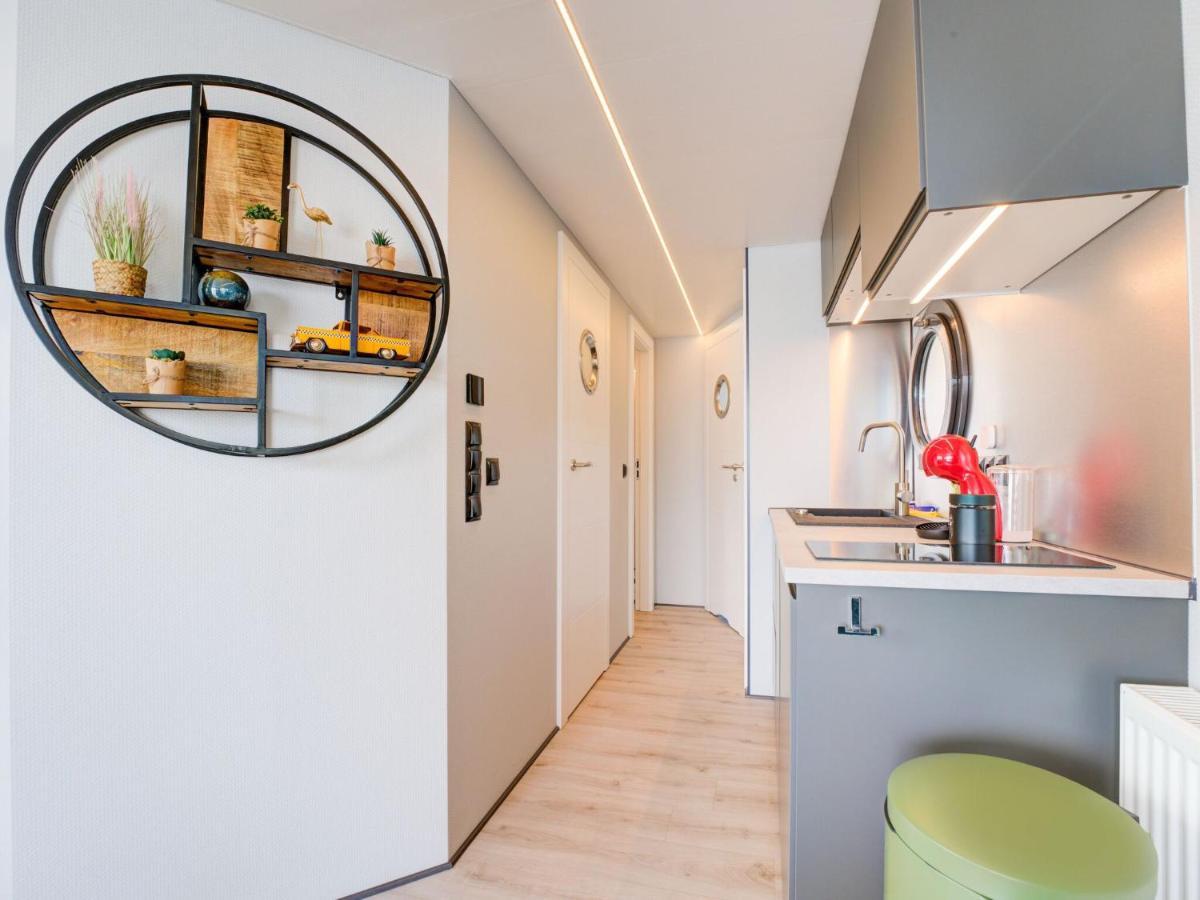 Beautiful Houseboat In Marina Of Volendam Hotel Exterior photo