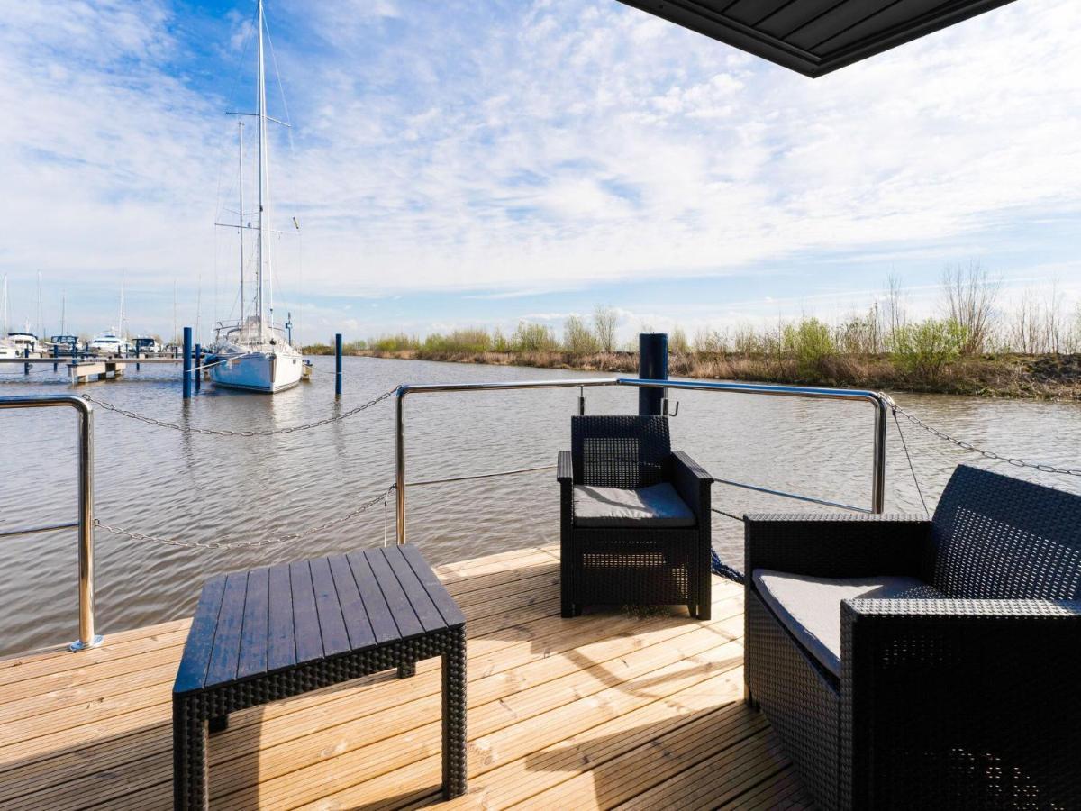 Beautiful Houseboat In Marina Of Volendam Hotel Exterior photo