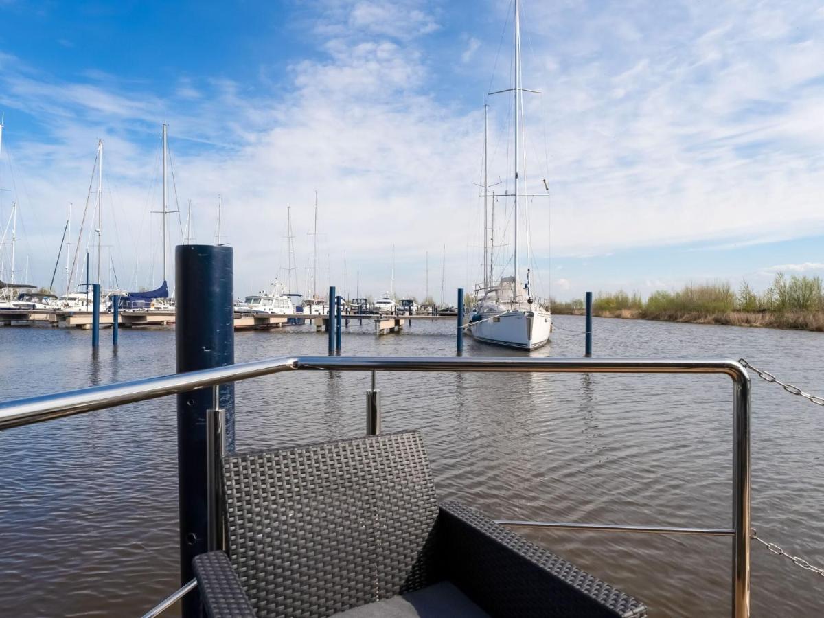 Beautiful Houseboat In Marina Of Volendam Hotel Exterior photo