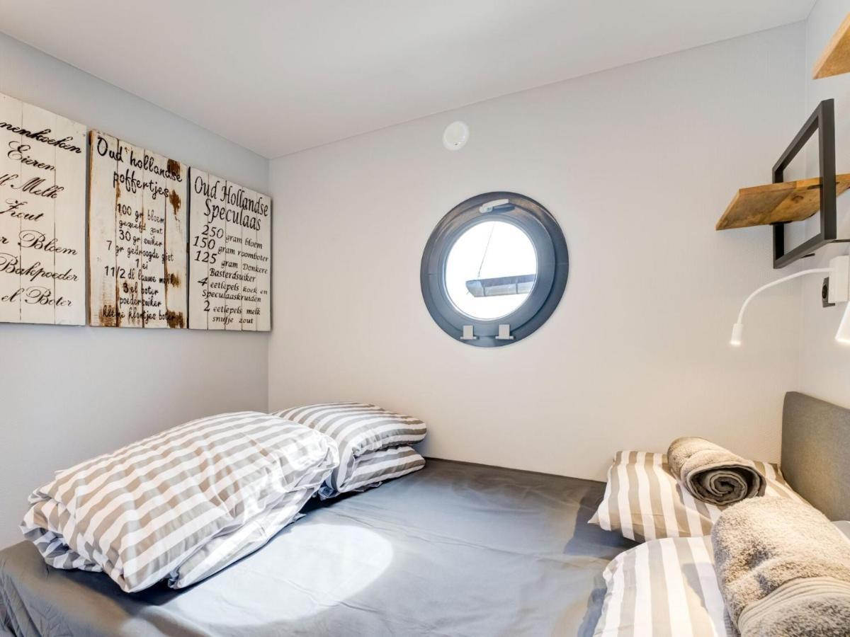 Beautiful Houseboat In Marina Of Volendam Hotel Exterior photo